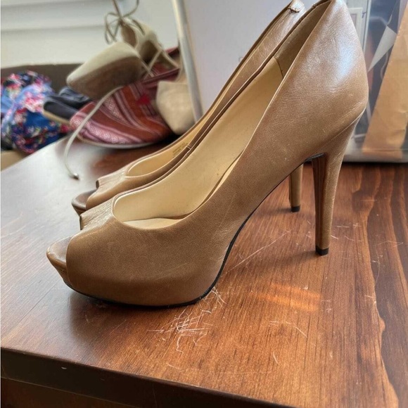 Guess - Picture 2 of 2